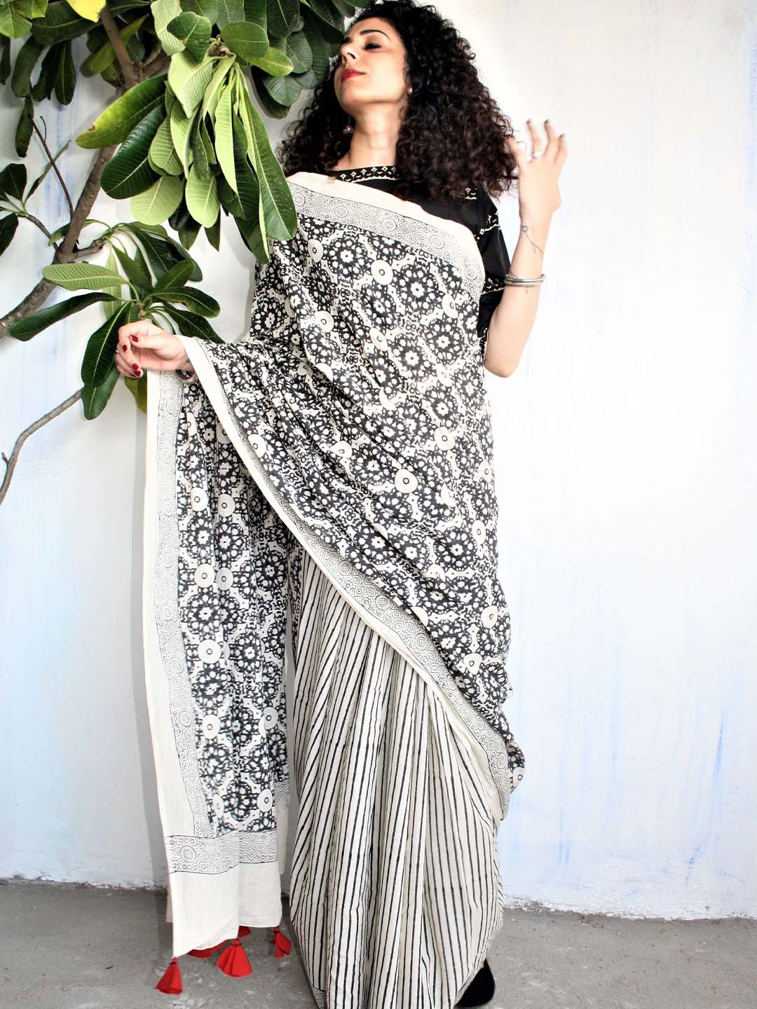 

Chidiyaa White & Black Ethnic Motifs Pure Cotton Saree