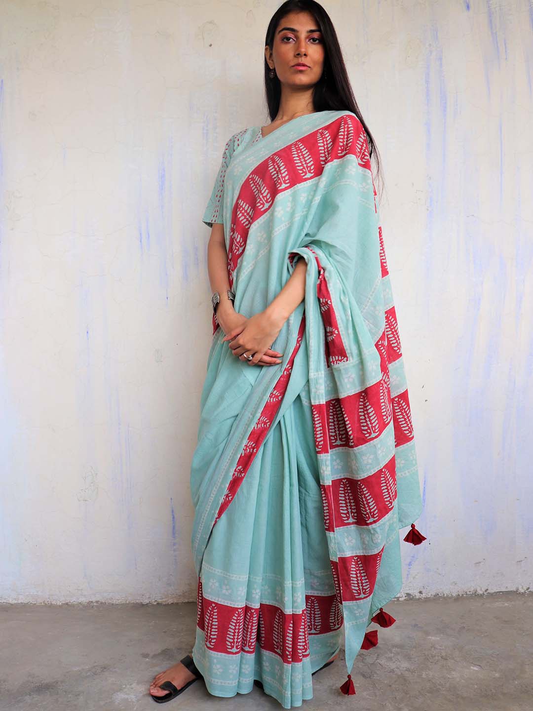 

Chidiyaa Blue & Pink Ethnic Motifs Pure Cotton Saree
