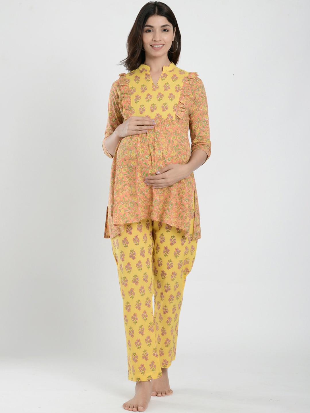 

Ikk Kudi by Seerat Yellow Floral Print Maternity & Nursing Cotton Kurta with Pant Set