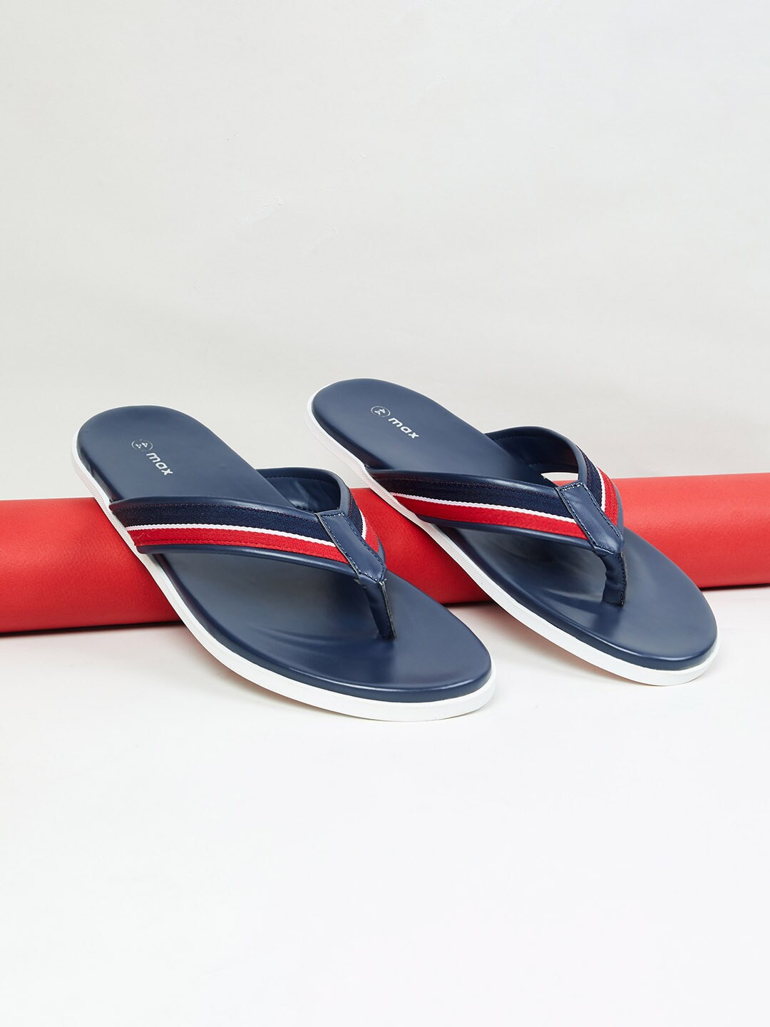 

max Men Blue & Red Rubber Slip-On Flip Flops