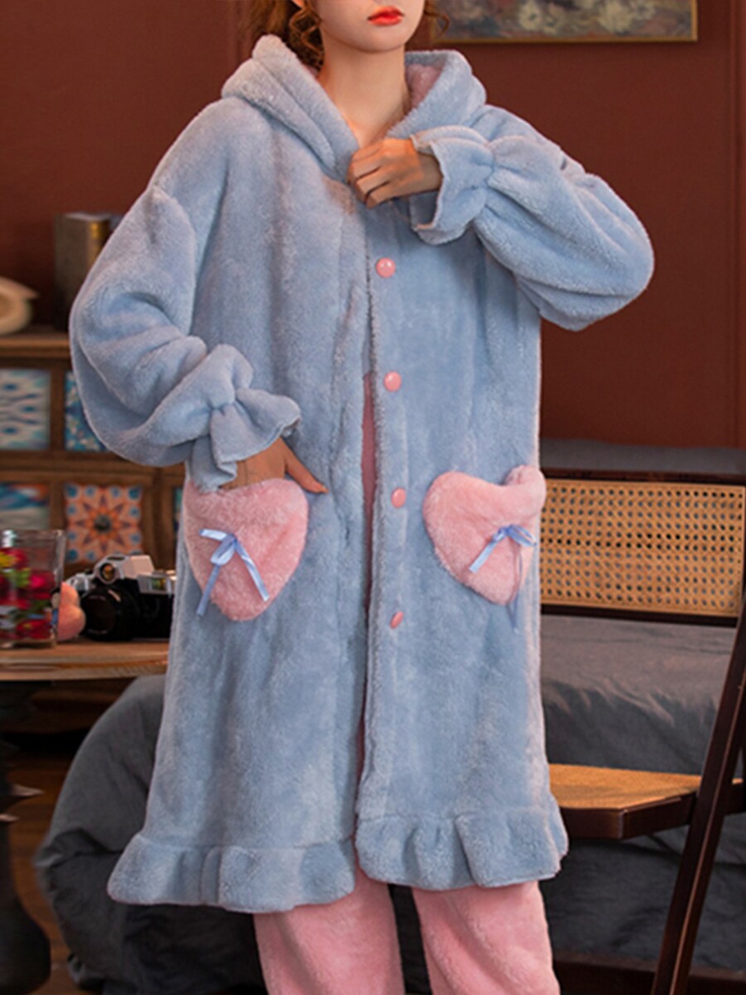 

URBANIC Women Blue & Pink Solid Robe