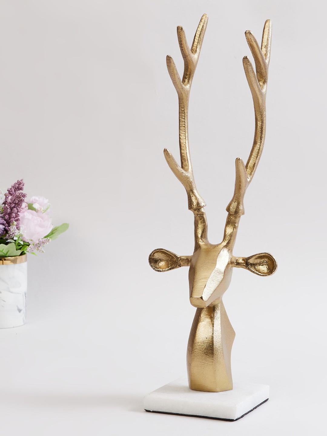 

Home Centre Gold-Toned & White Aluminium Reindeer Showpiece