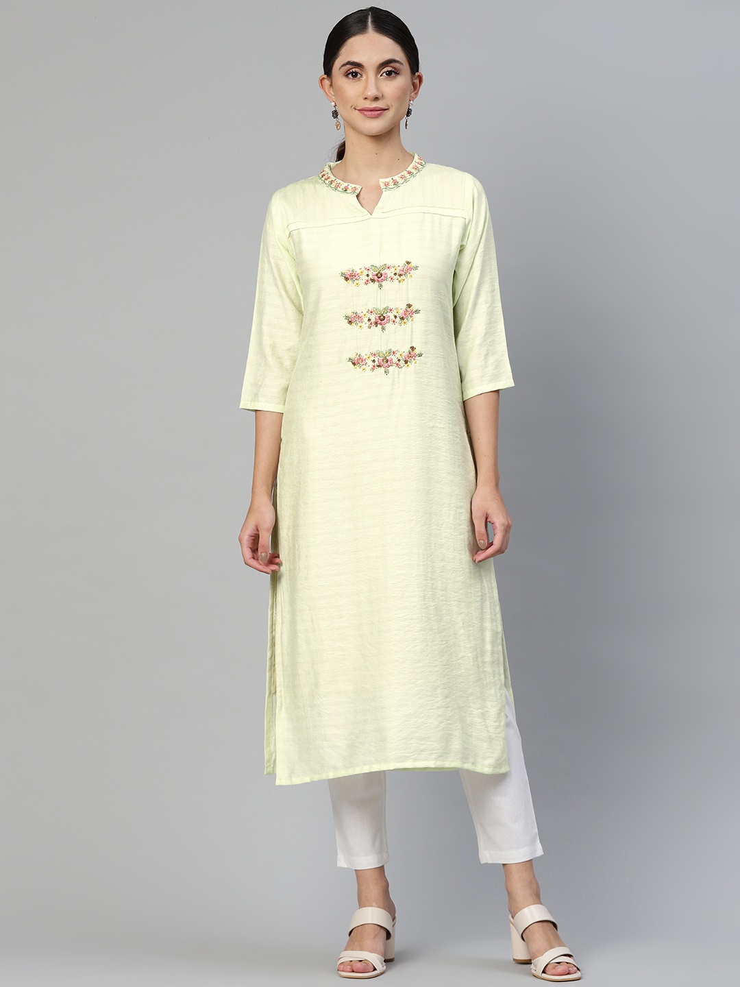 

Vbuyz Women Green Embroidered Kurta