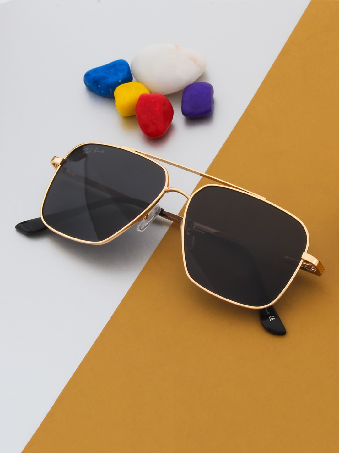 

Ted Smith Unisex Grey Lens & Gold-Toned Aviator Sunglasses with Polarised and UV Protected Lens