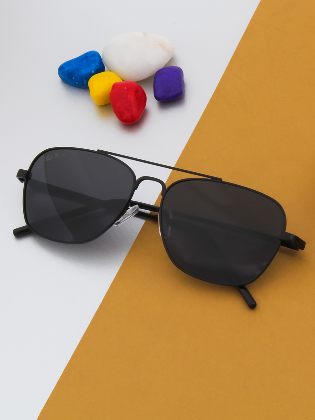 

Ted Smith Unisex Grey Lens & Black Aviator Sunglasses with Polarised and UV Protected Lens