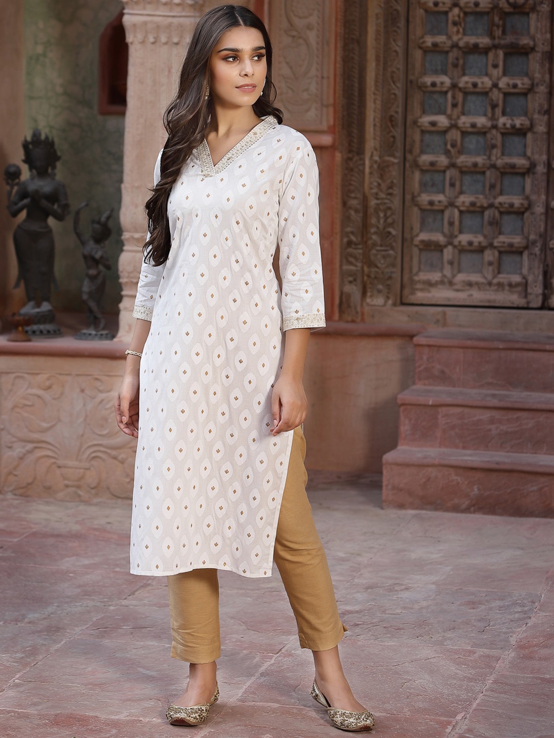 

Juniper Women Off White & Gold-Toned Floral Printed Rayon Kurta