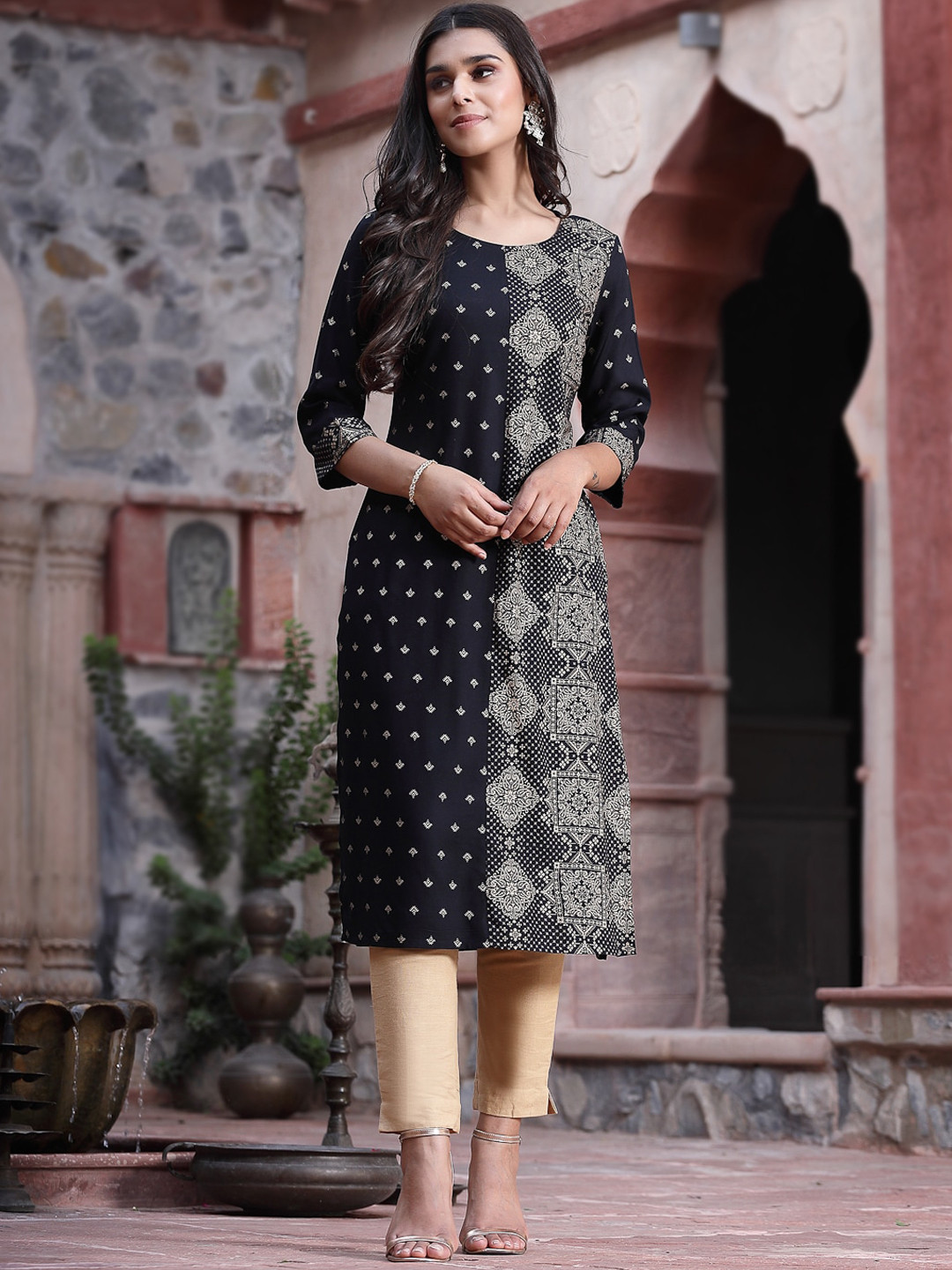 

Juniper Women Black Printed Straight Kurta