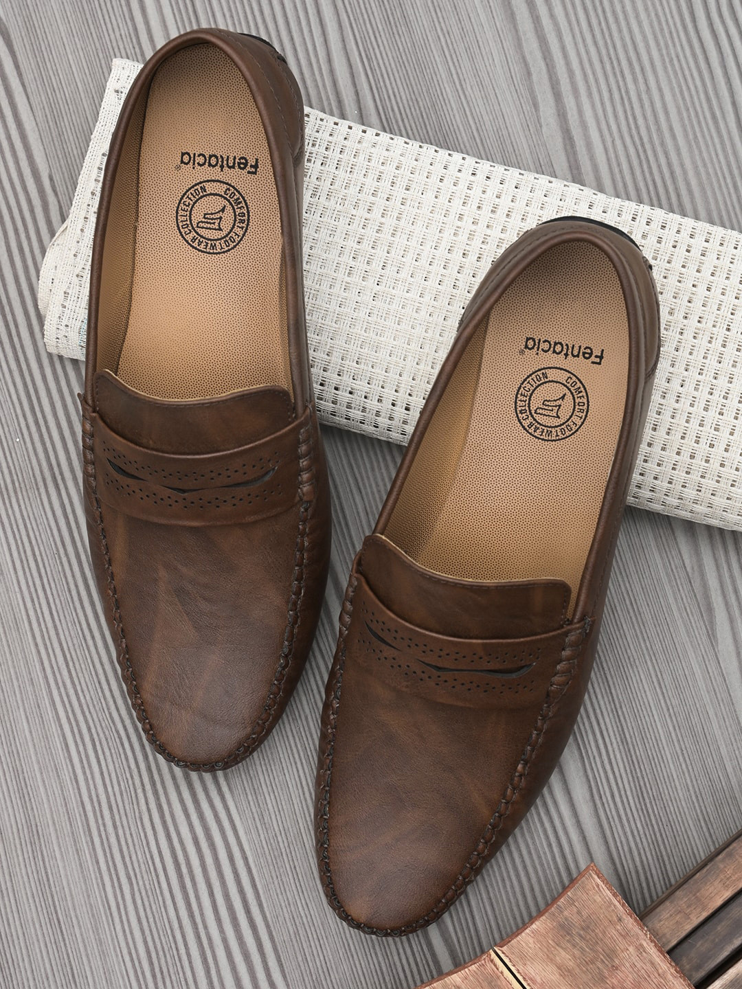 

Fentacia Men Brown Solid Lightweight Loafers