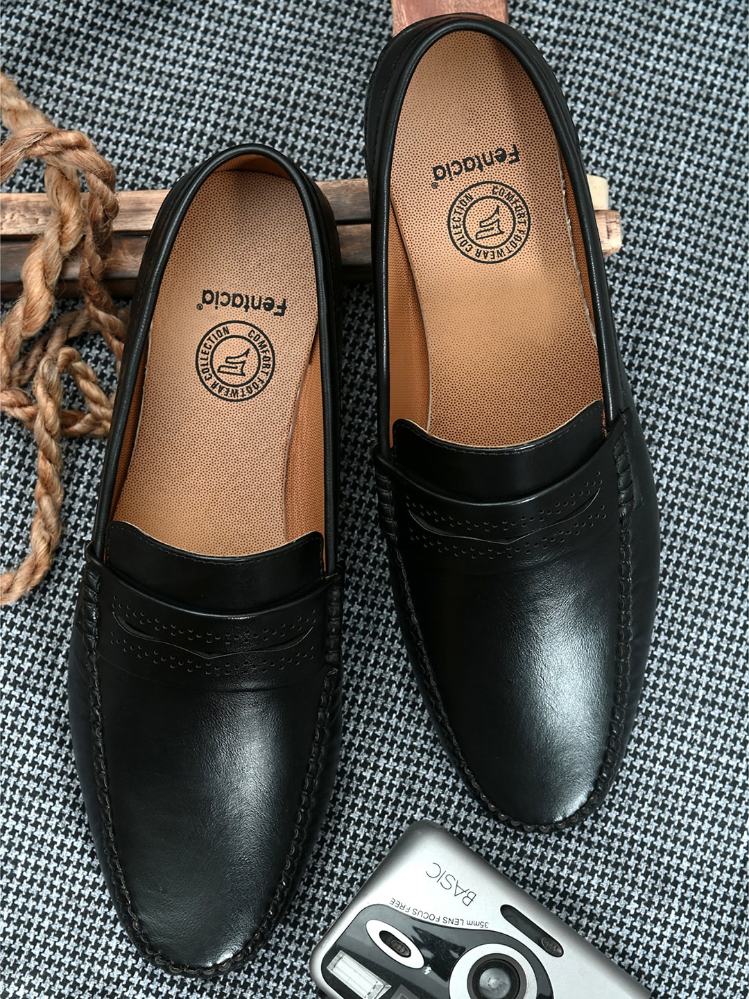 

Fentacia Men Black Slip-On Loafers