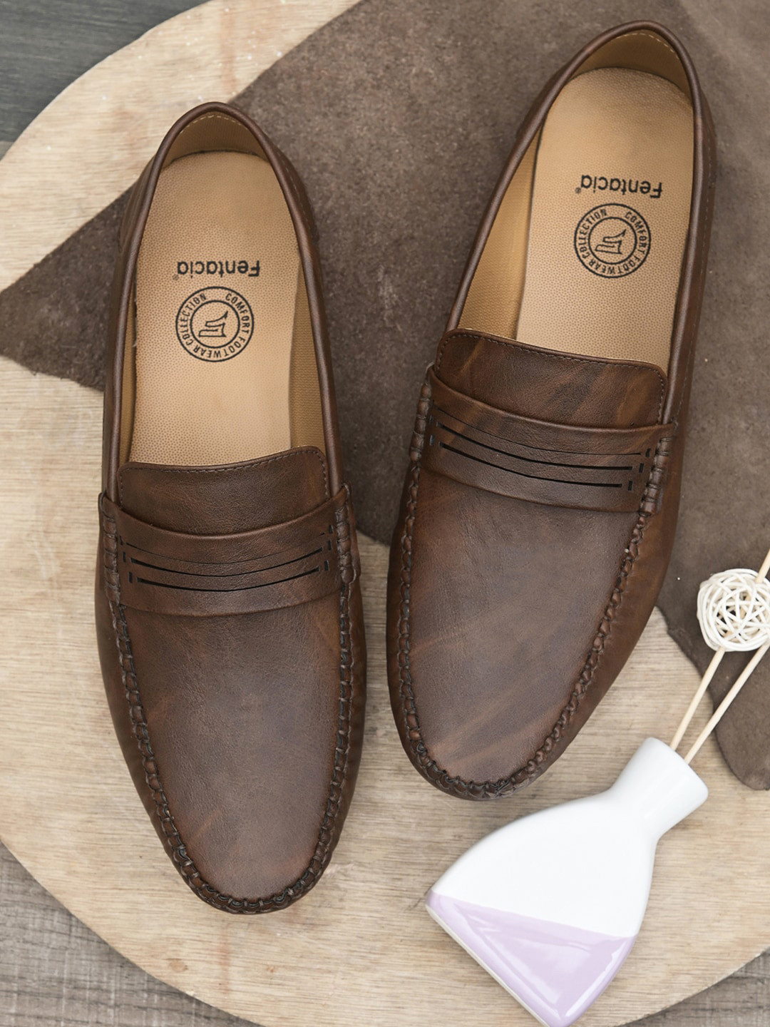 

Fentacia Men Brown Loafers