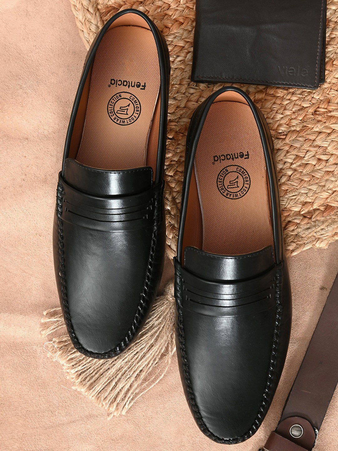 

Fentacia Men Black Solid Loafers