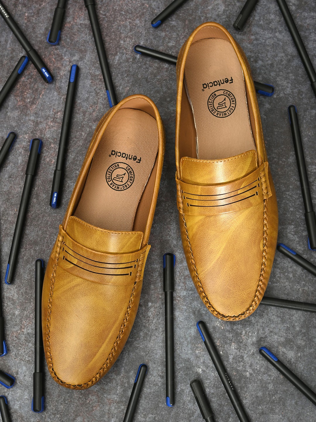 

Fentacia Men Tan Textured Regular Loafers