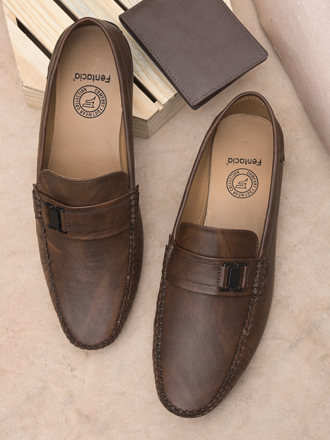 

Fentacia Men Brown Solid Lightweight Loafers