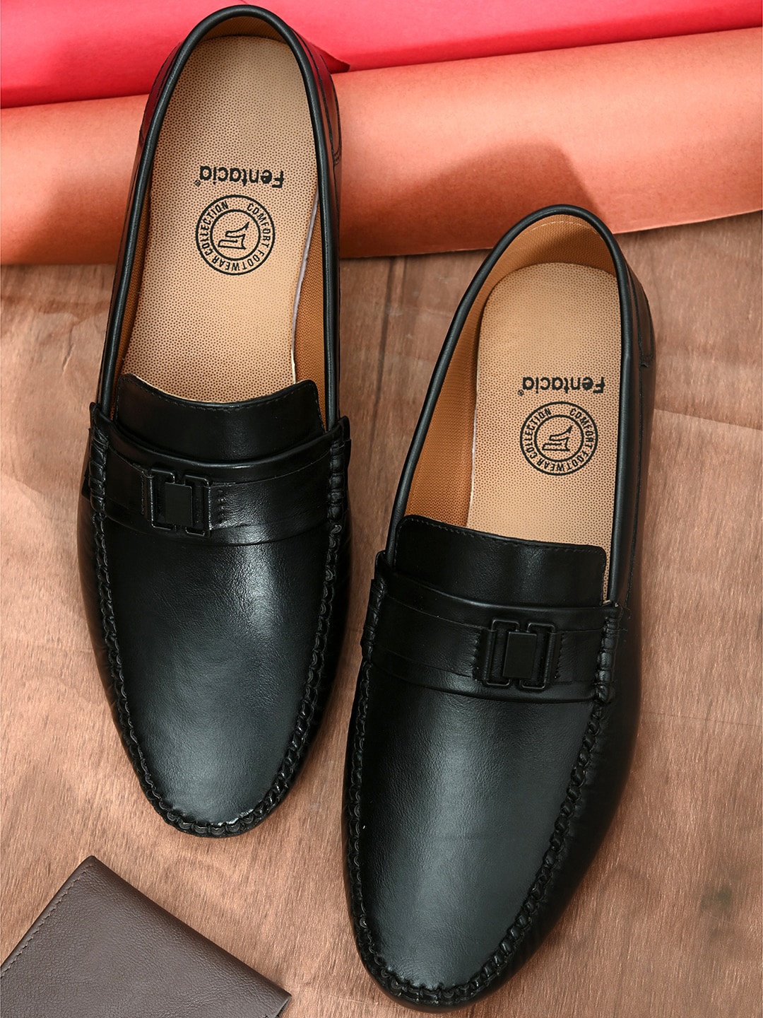 

Fentacia Men Black Loafers