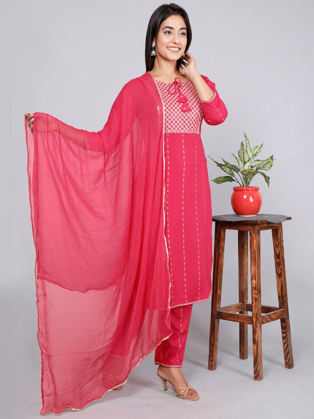 

gvs shoppe Women Pink Printed Kurta Set With Dupatta