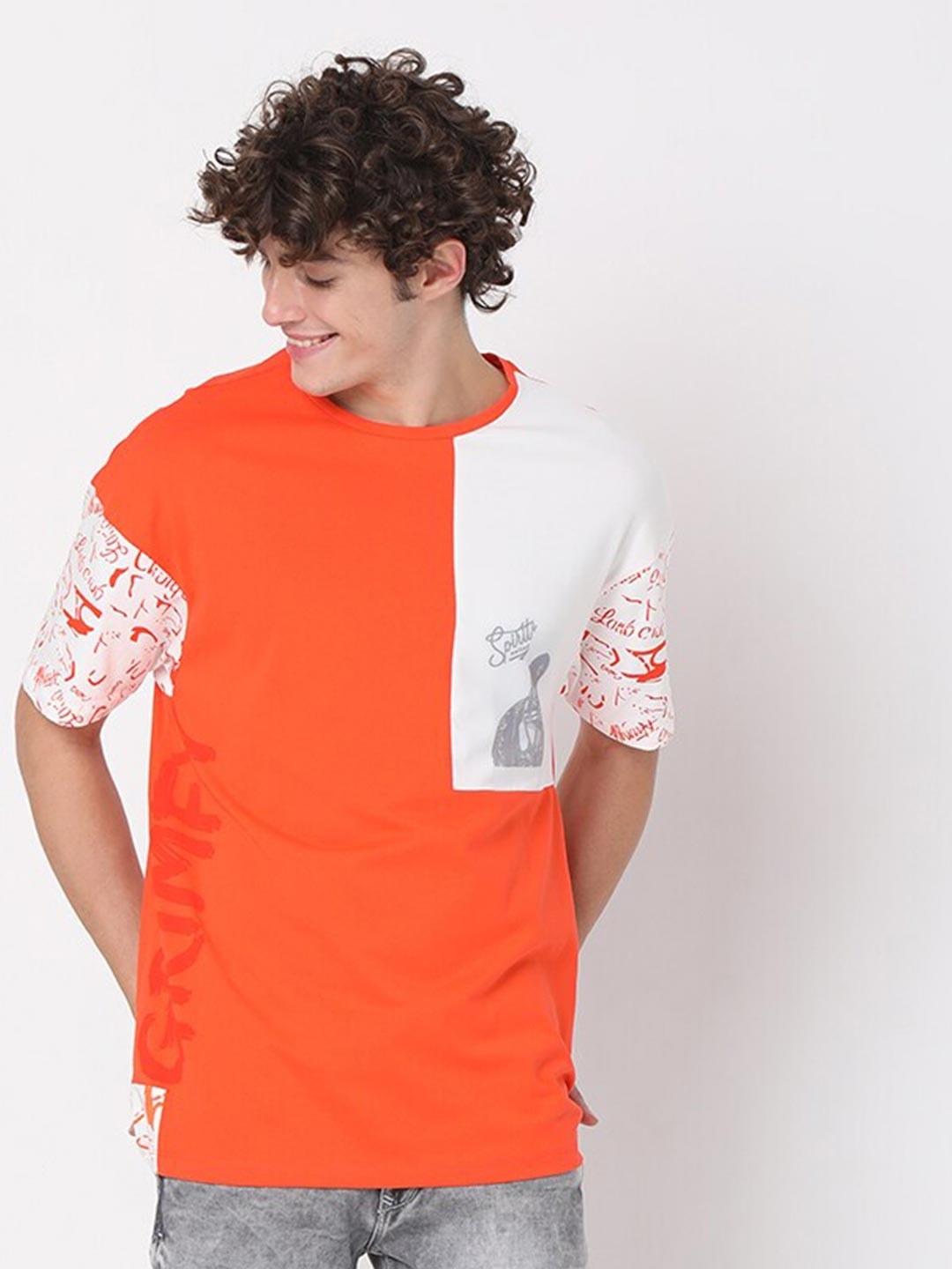 

Rex Straut Jeans Men Orange & White Colourblocked Slim Fit T-shirt