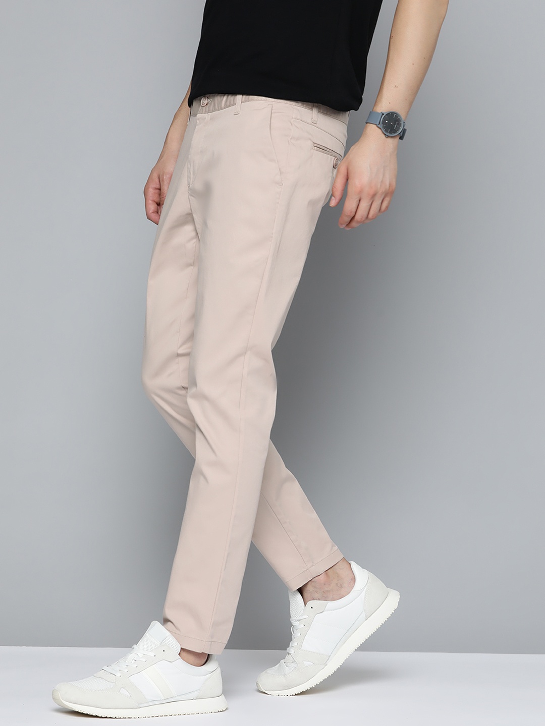 

Mast & Harbour Men Beige Solid Chinos Trousers