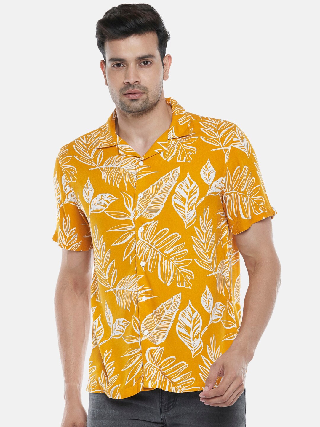 

People Men Mustard Yellow Slim Fit Tropical Printed Casual Shirt