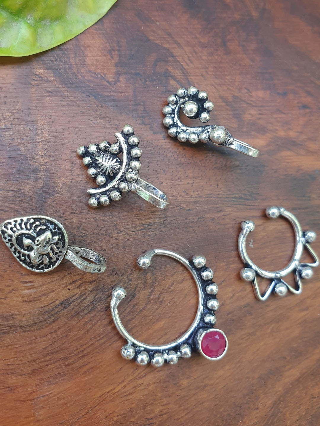 

FIROZA Set of 5 Silver-Toned Oxidised Brass-Plated Septum Nosepins