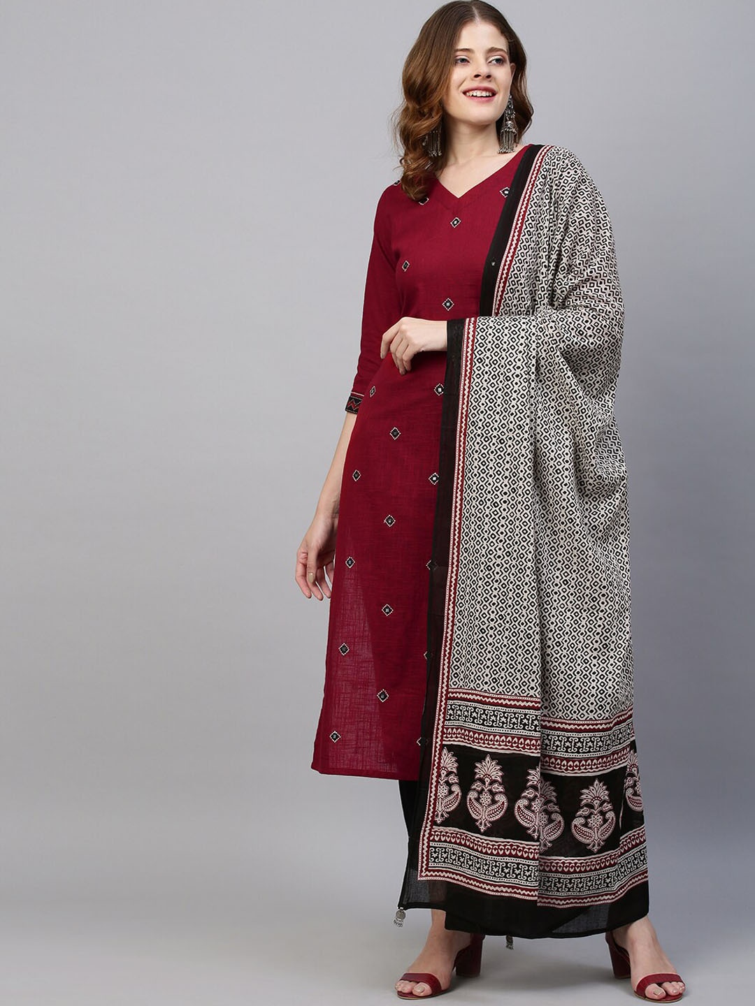 

FASHOR Women Mirror Embroidered Straight Fit Kurta with Pants & Dupatta, Maroon