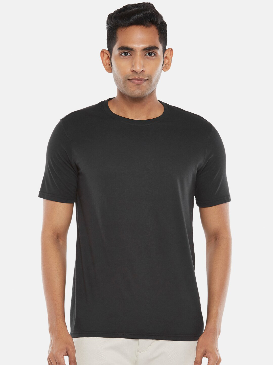 

BYFORD by Pantaloons Men Black Solid Round Neck T-shirt
