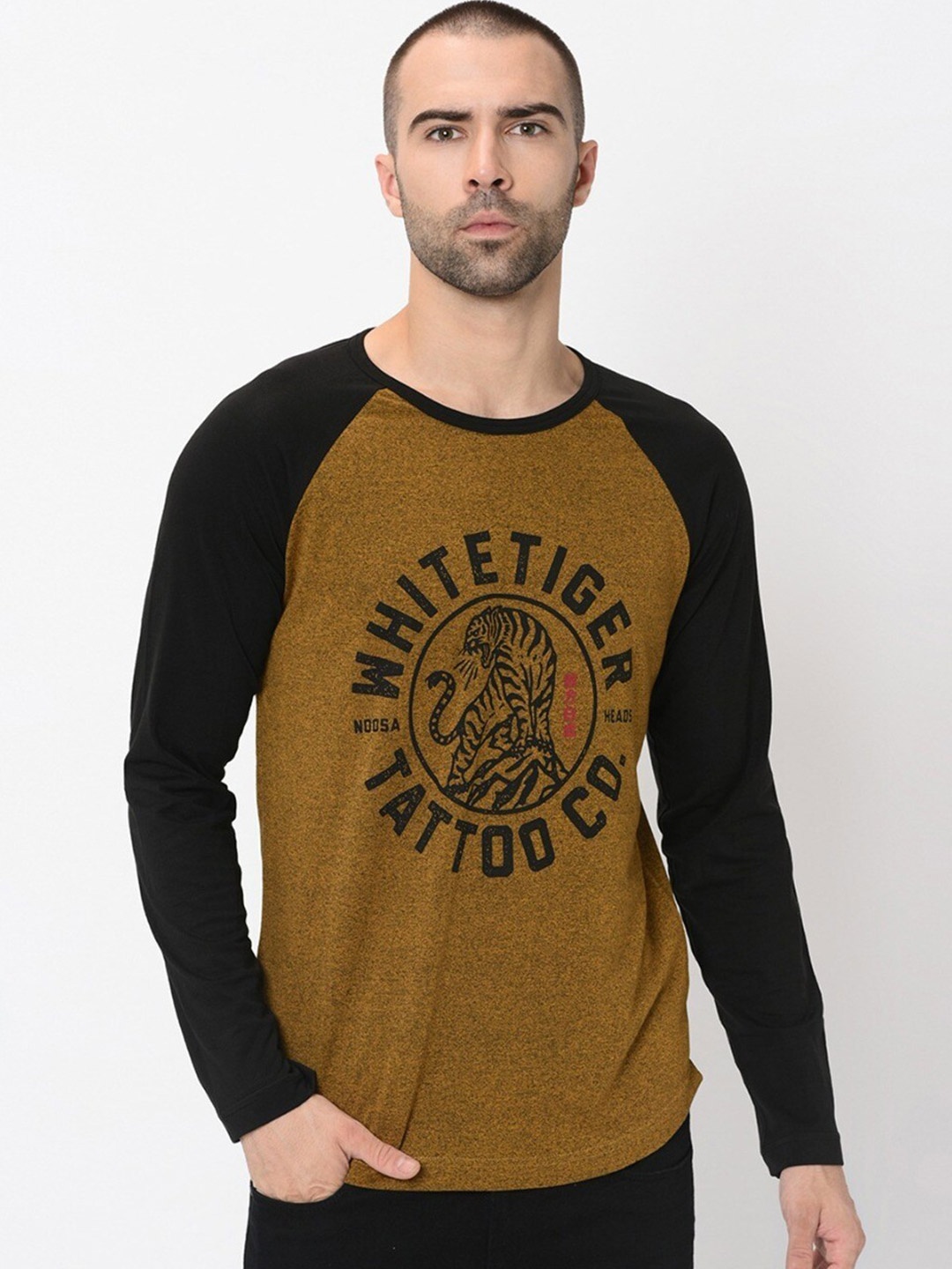 

Rigo Men Mustard Yellow & Black Typography Colourblocked Round Neck Slim Fit T-shirt