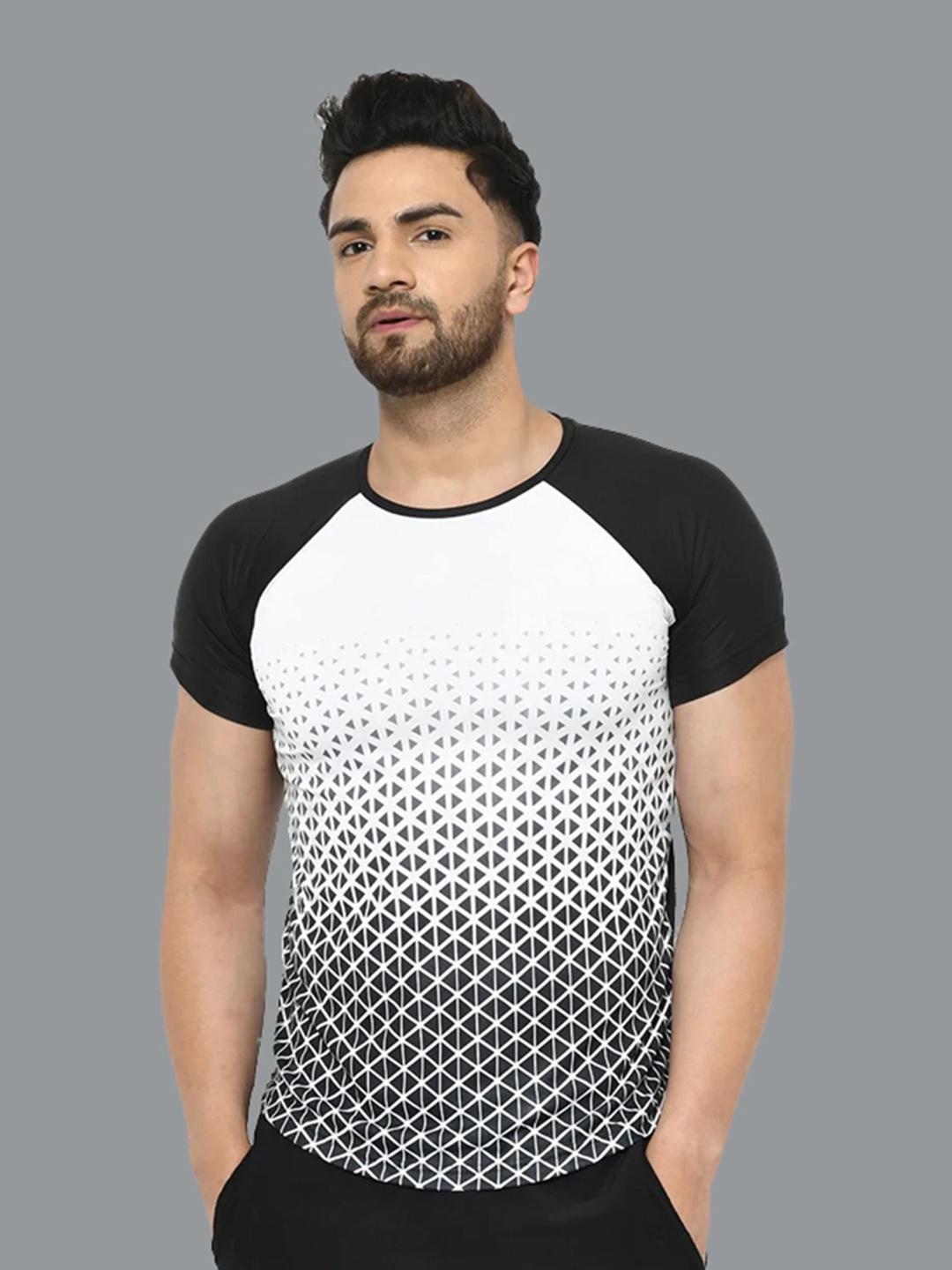 

Rigo Men White & Black Printed Slim Fit T-shirt