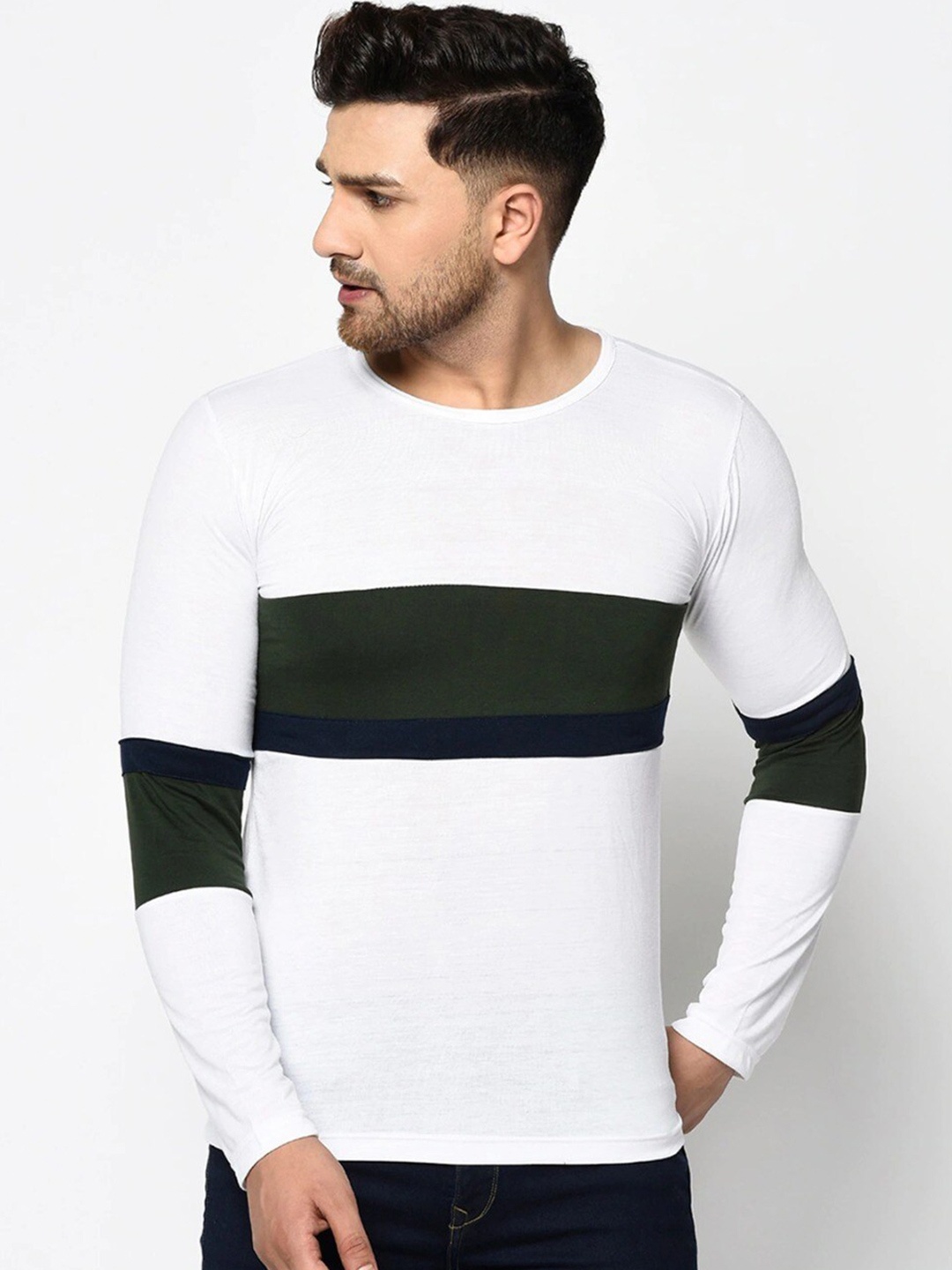 

Rigo Men White & Black Colourblocked Slim Fit T-shirt