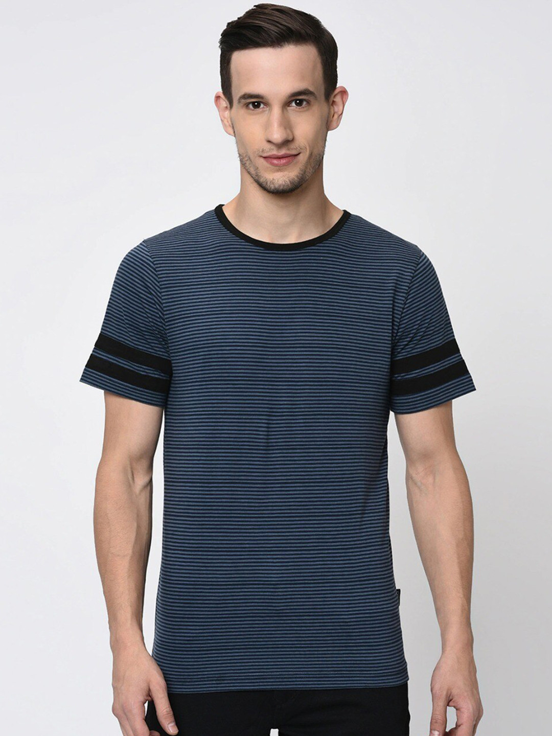 

Rigo Men Blue & Black Striped Slim Fit Round Neck T-shirt