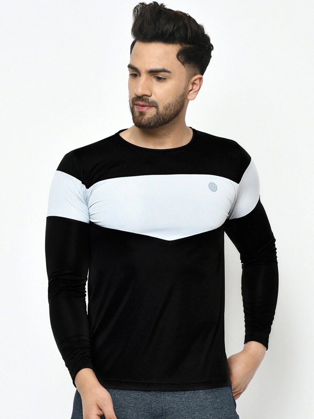 

Rigo Men Black & Off White Colourblocked Slim Fit T-shirt