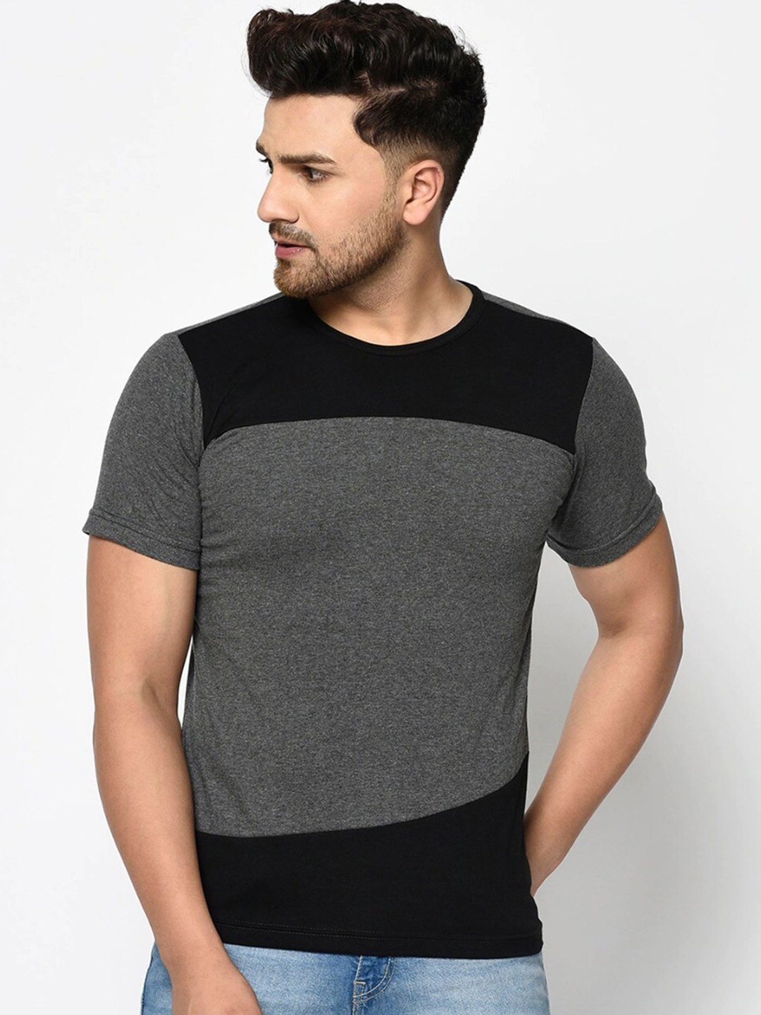 

Rigo Men Charcoal Colourblocked Pure Cotton T-Shirt