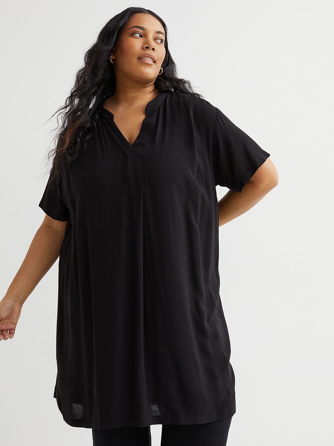 

H&M Plus Size Black Solid Mandarin Collar Tunic