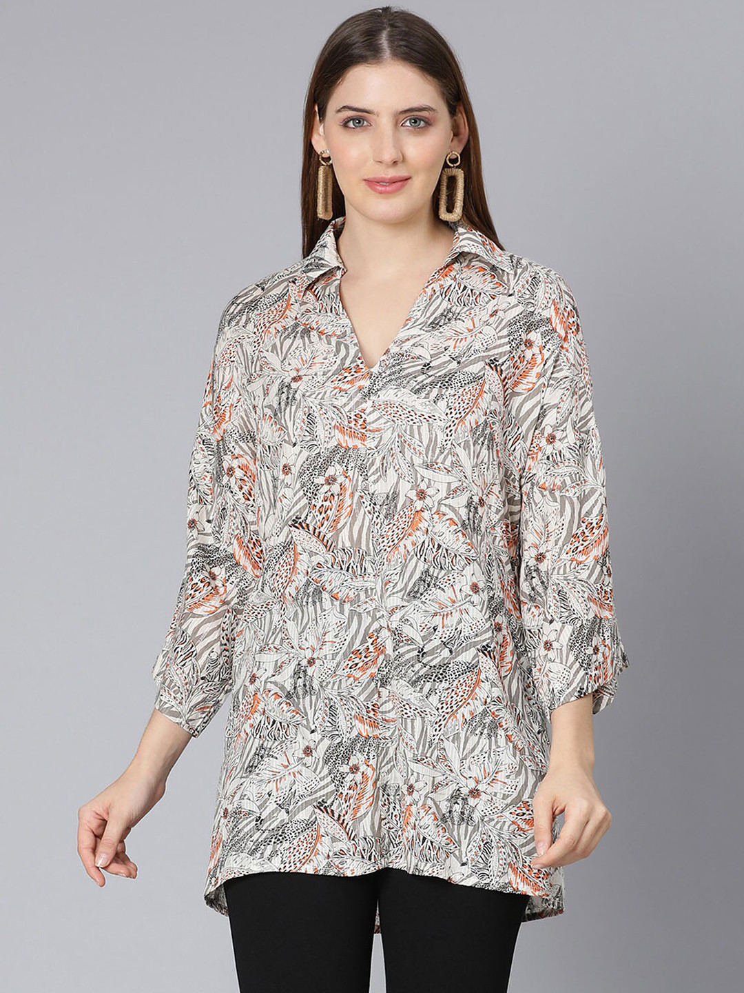 

Oxolloxo Women White & Grey Shirt Collar Printed Tunic