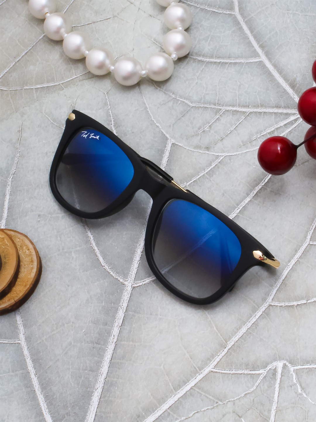 

Ted Smith Unisex Blue Lens & Black Wayfarer Sunglasses with Polarised and UV Protected Lens