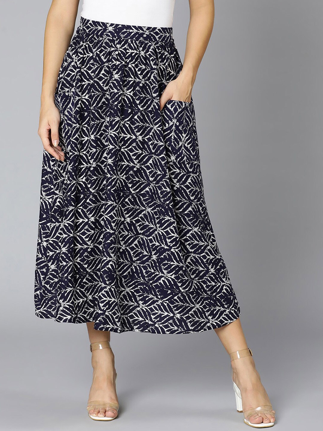 

Oxolloxo Women Blue & White Floral Printed Maxi Flared Skirt