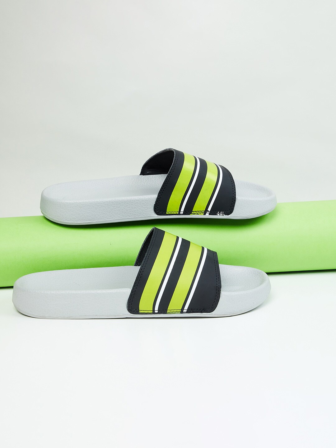 

max Men Grey Striped Sliders