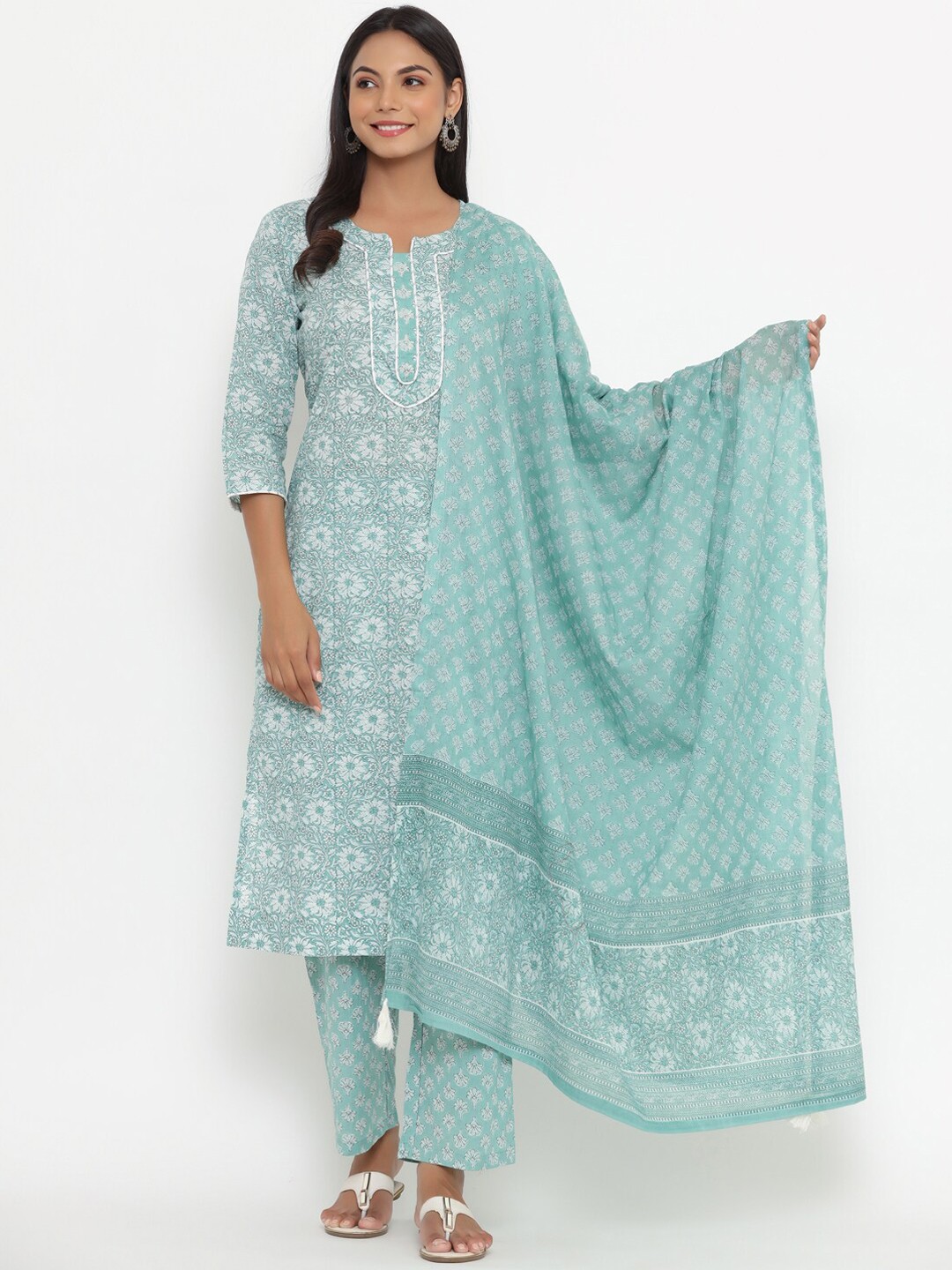 

Do Dhaage Women Green Printed Gotta Patti Pure Cotton Kurta with Trousers