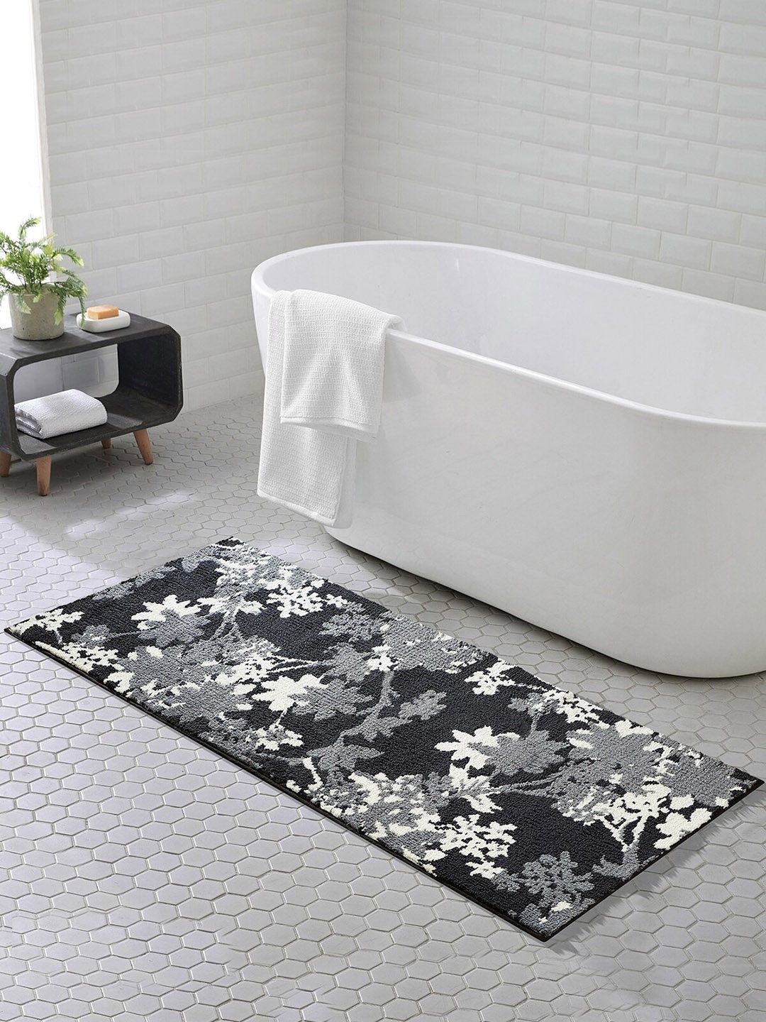 

OBSESSIONS Black & Grey Floral Anti-Skid 1800GSM Bath Rugs