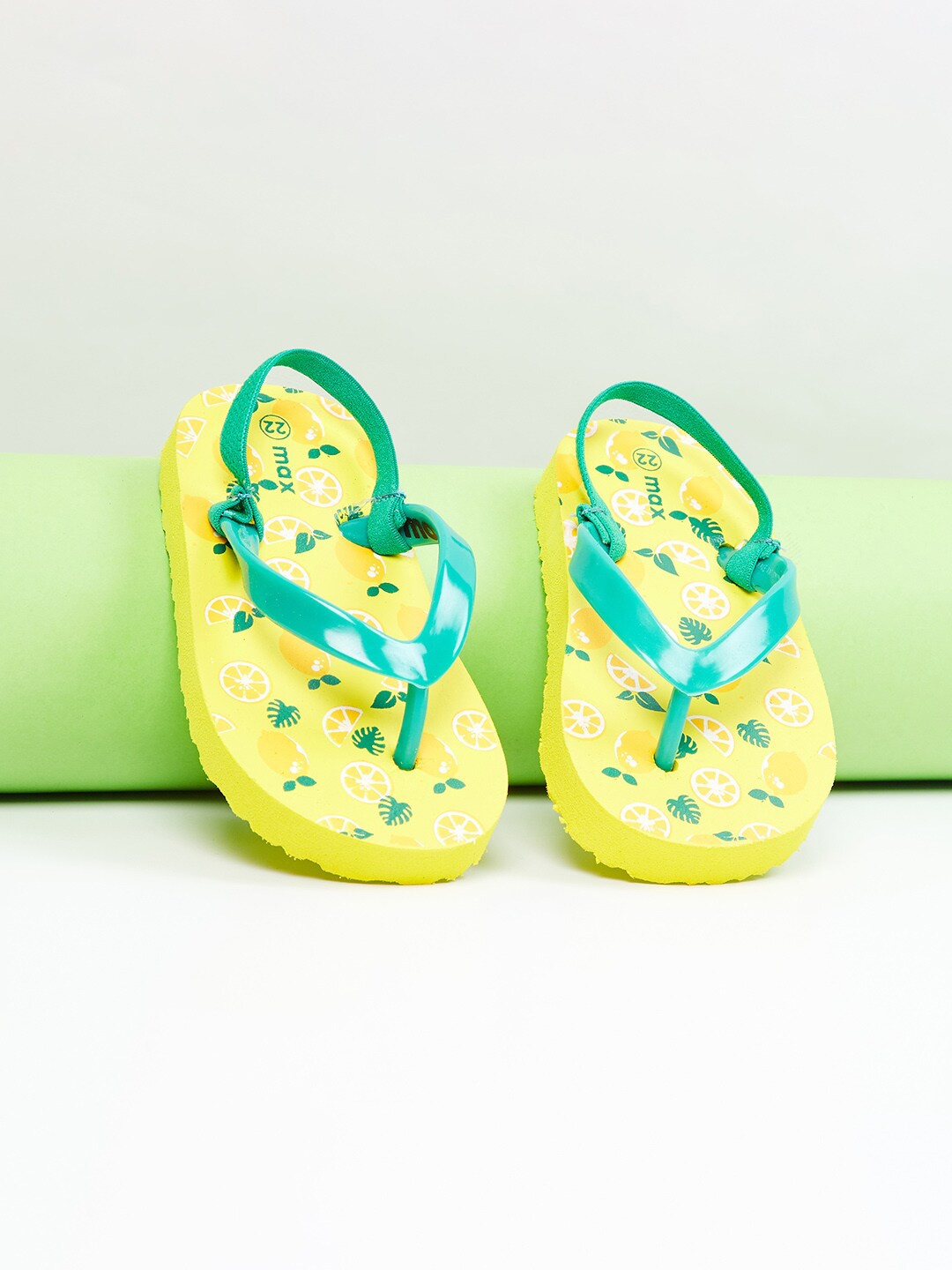 

max Girls Lemon Printed Thong Flip Flops, Yellow