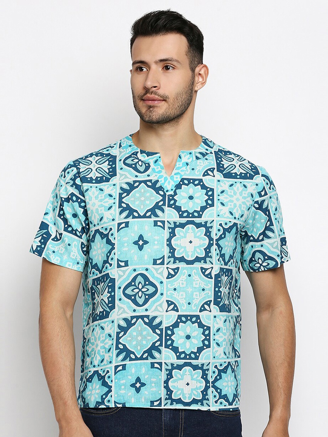 

MOD ECRU Men Blue Floral Printed V-Neck Linen Blend Slim Fit T-shirt