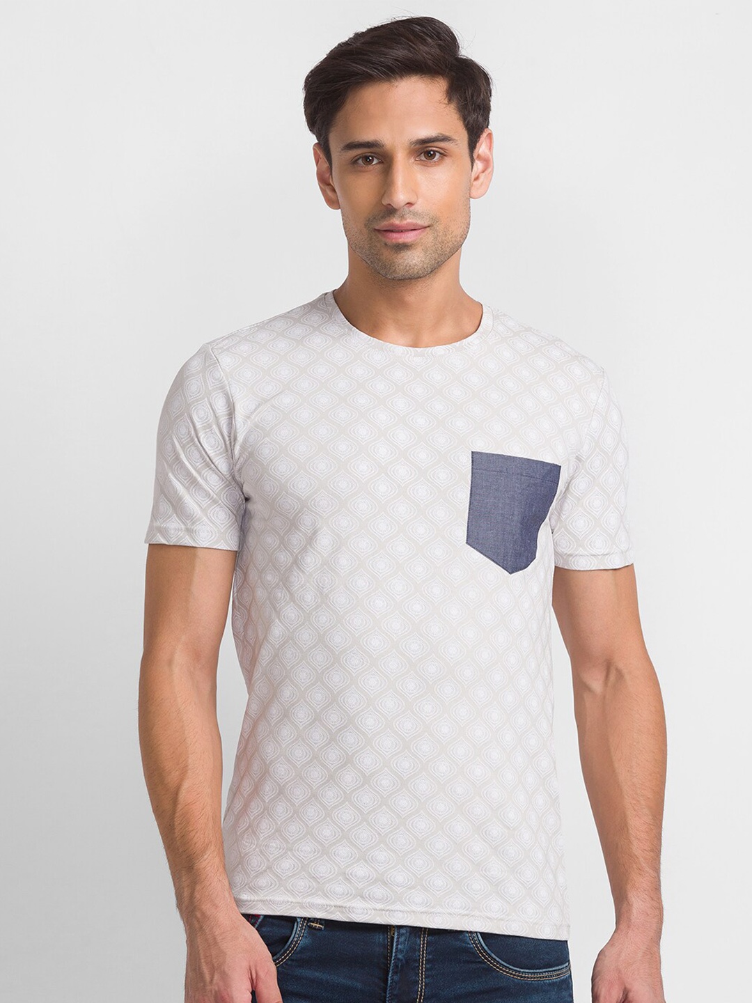 

Globus Men Off White Striped Slim Fit T-shirt