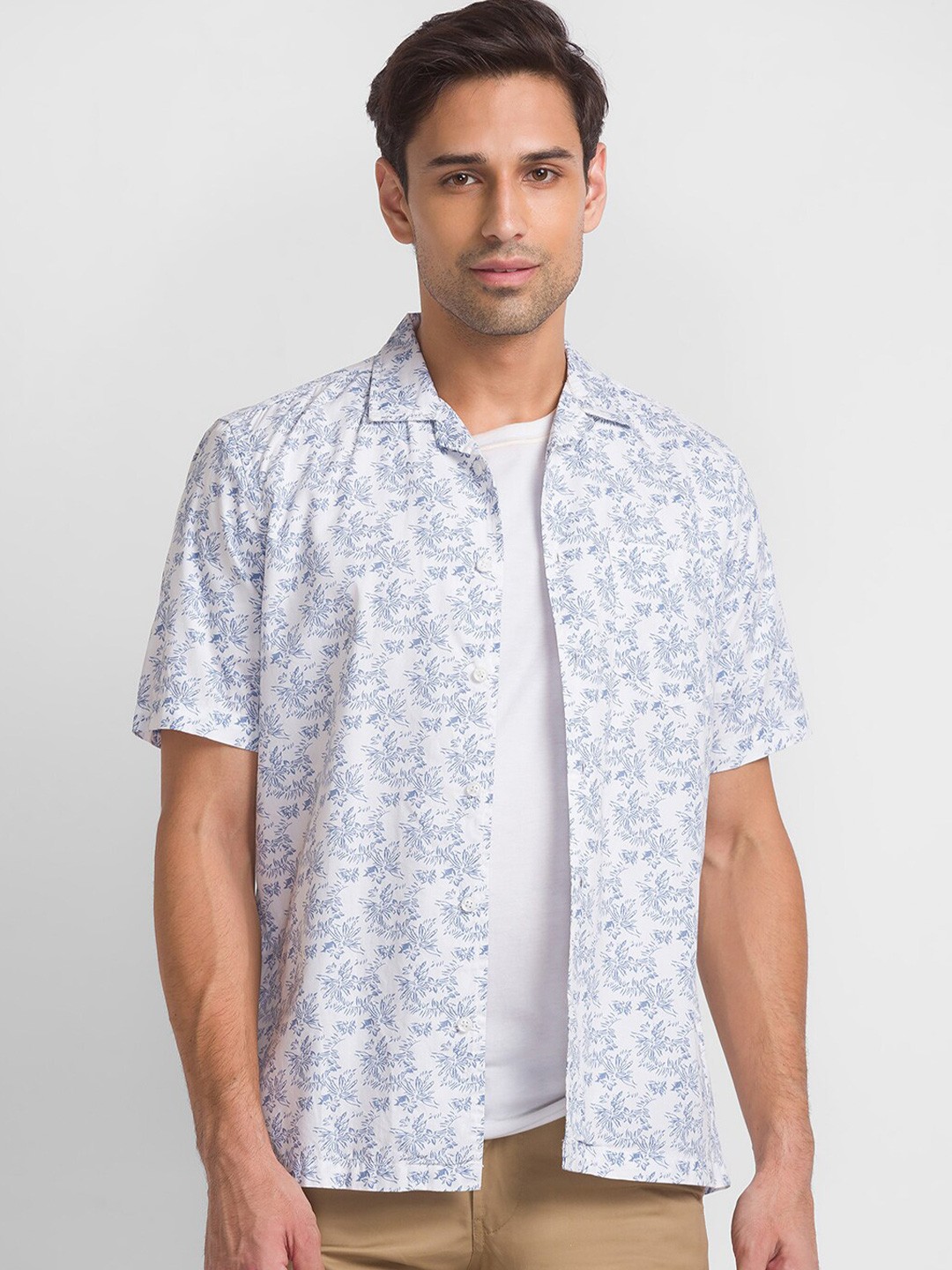 

Globus Men White Floral Printed Casual Shirt