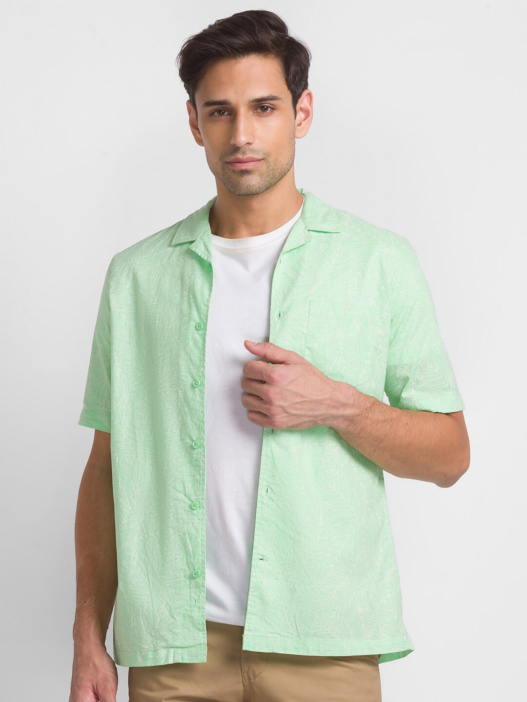 

Globus Men Green Floral Printed Tropical Casual Shirt