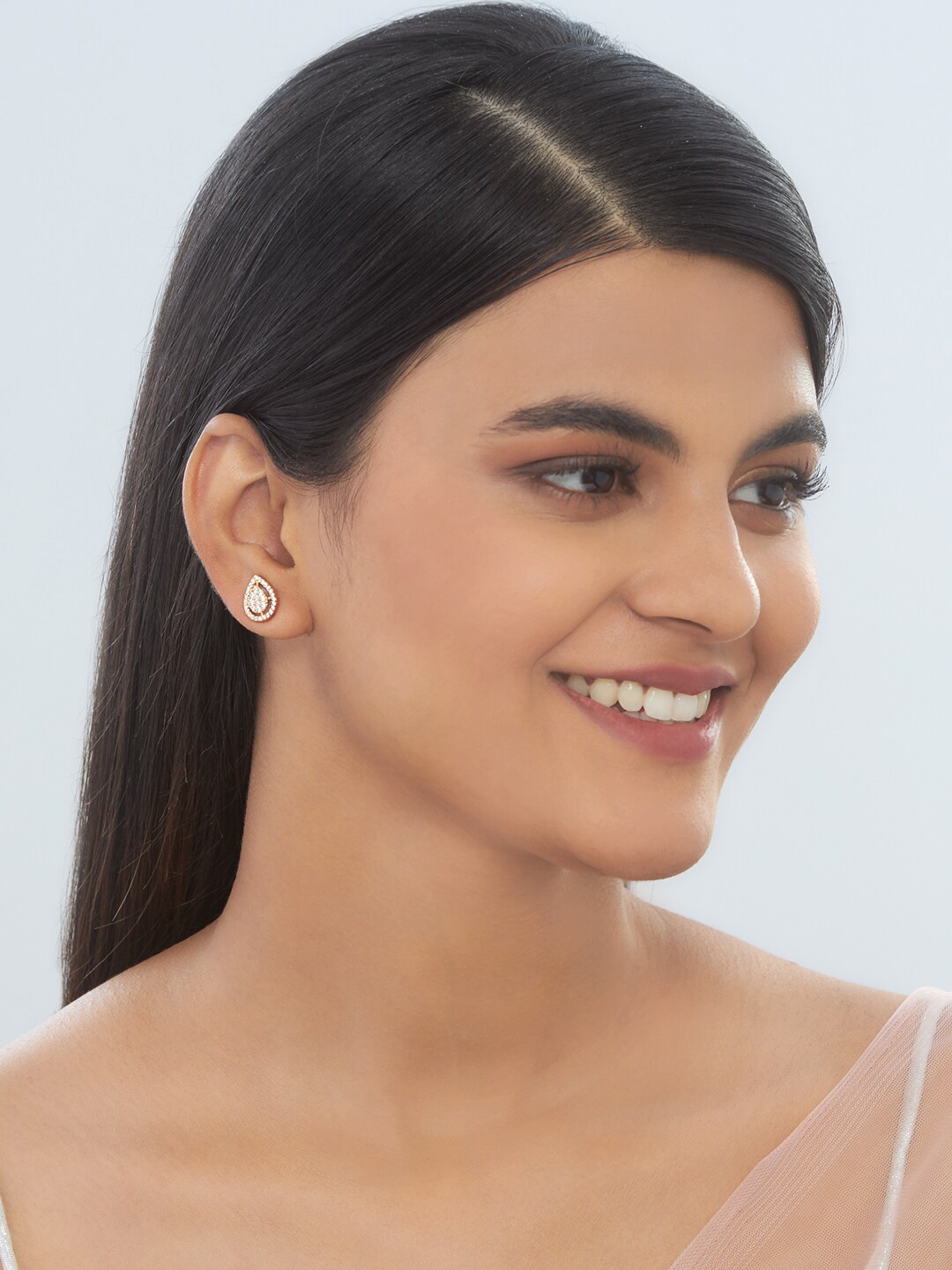 

Kushal's Fashion Jewellery White & Gold-Toned Teardrop Shaped Studs Earrings