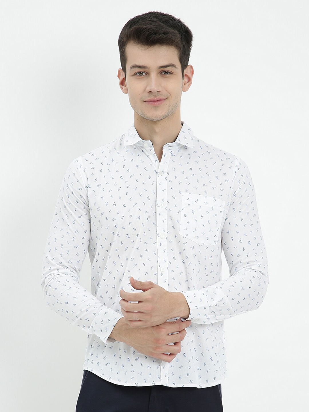 

V2 Value & Variety Men White Printed Casual Shirt