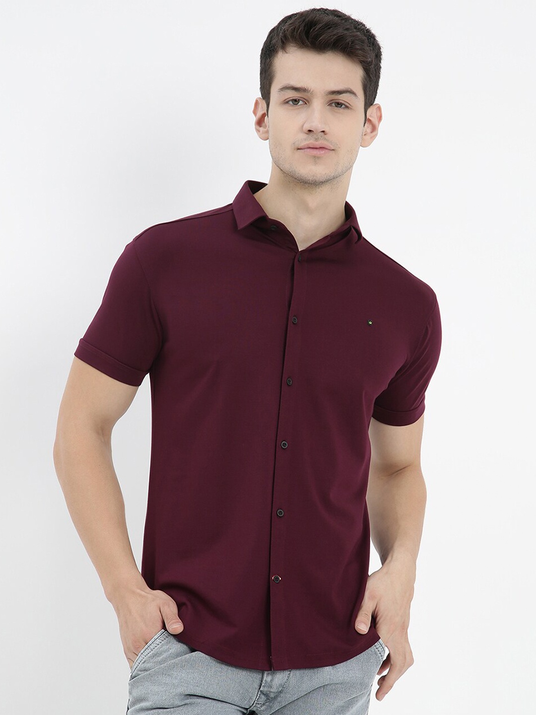 

V2 Value & Variety Men Maroon Slim Fit Solid Casual Shirt