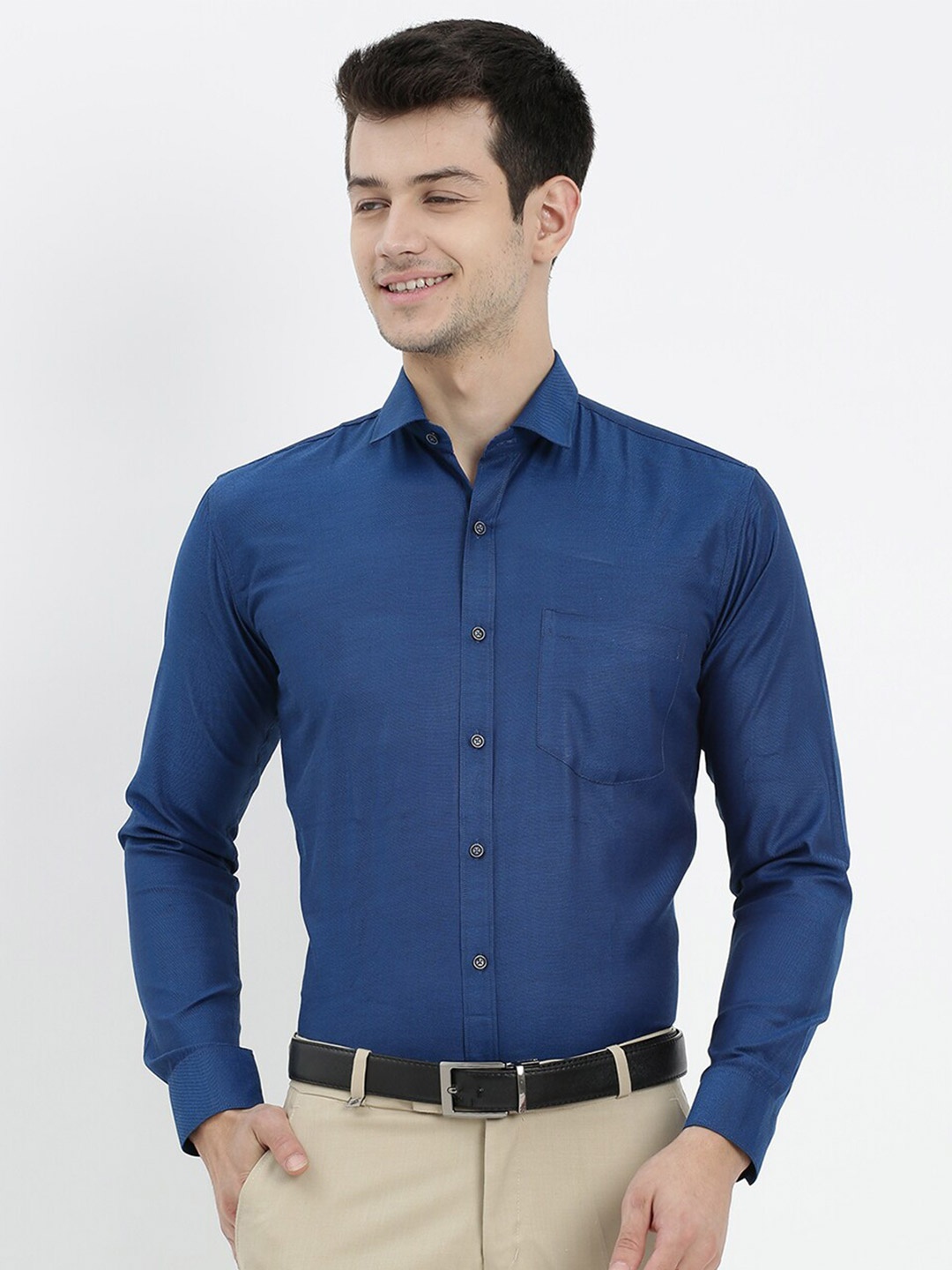 

V2 Value & Variety Men Blue Regular Fit Solid Formal Shirt