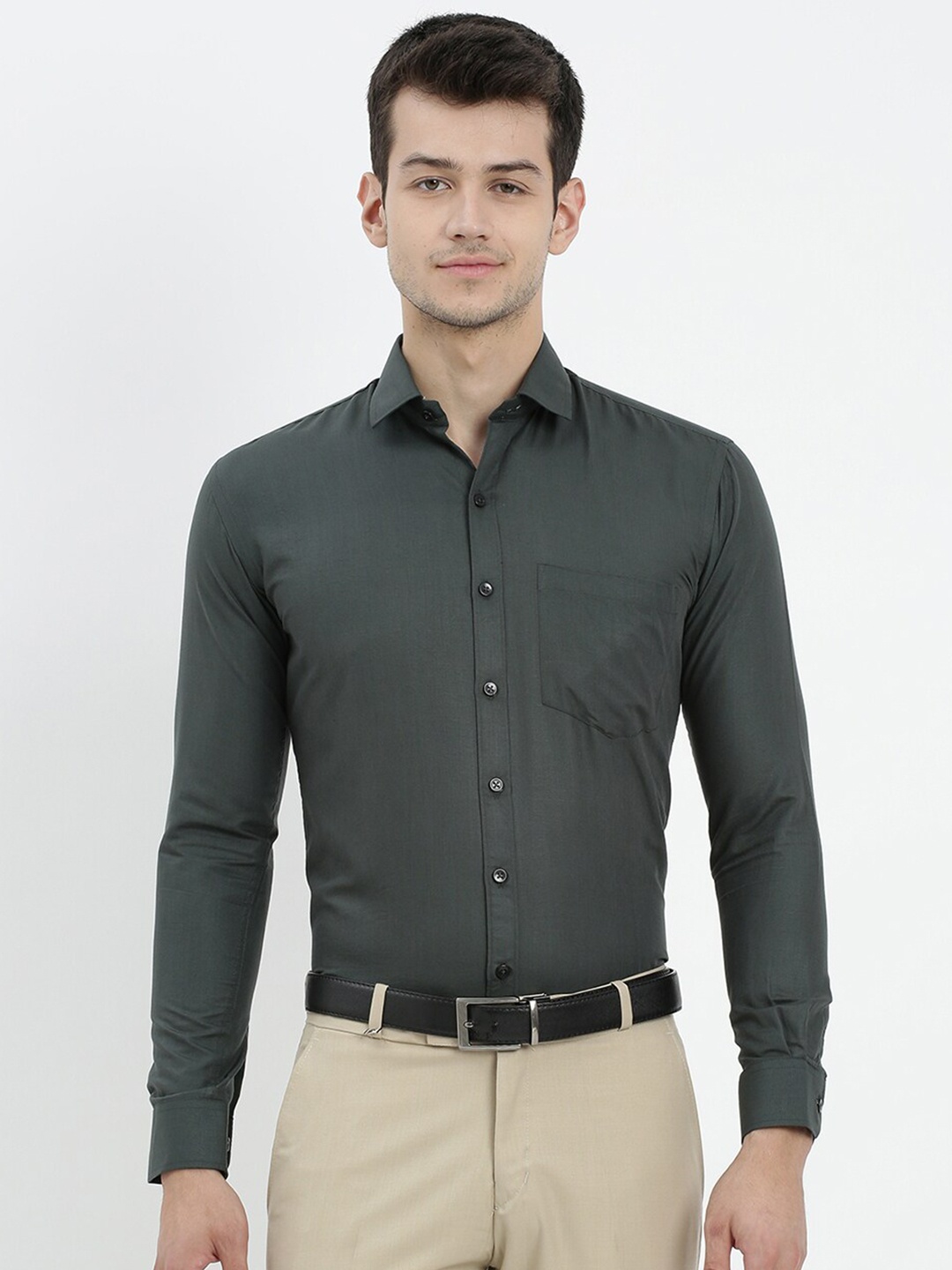 

V2 Value & Variety Men Green Regular Fit Formal Shirt