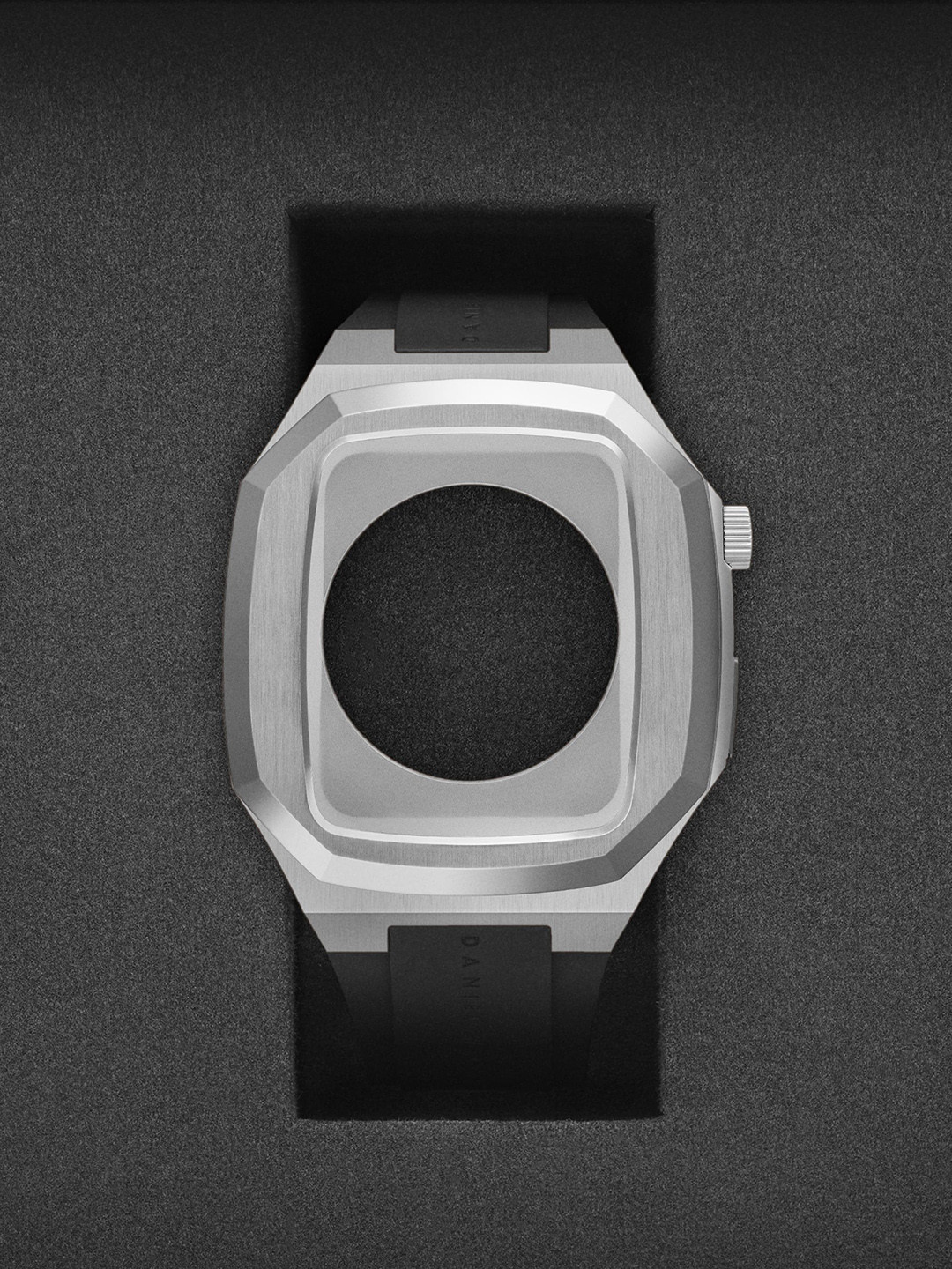 

Daniel Wellington Silver-Toned & Black Solid Smart Watch Case