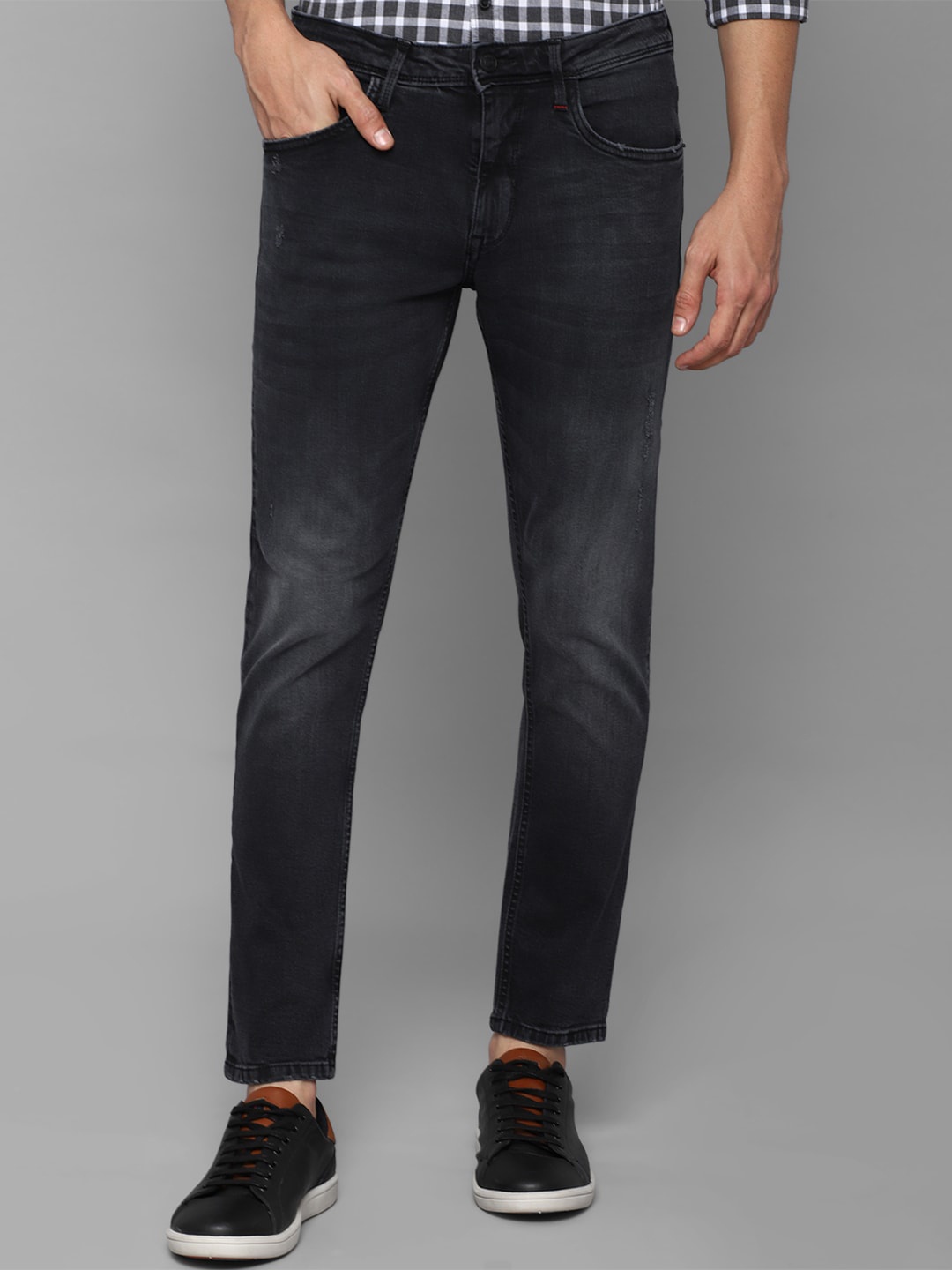 

Allen Solly Men Black Slim Fit Light Fade Jeans